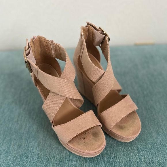 Ugg Wedge Heel - Picture 1 of 4